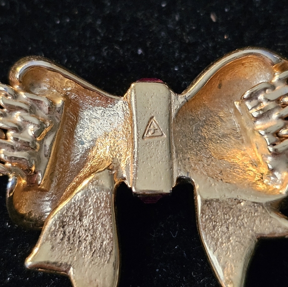 VINTAGE 16INCHES NECKLACE GOLDTONE, STAMPED. WITH A LETTER ON BACK OF BOW - Picture 8 of 11